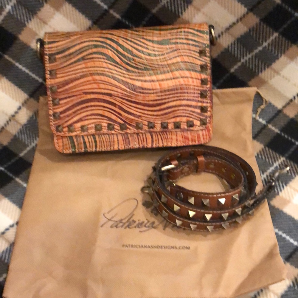 Patricia Nash Crossbody in Wavy